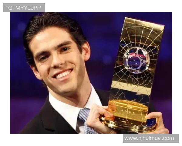 全面展示世界顶级足球球星信息卡及其辉煌职业生涯与经典瞬间